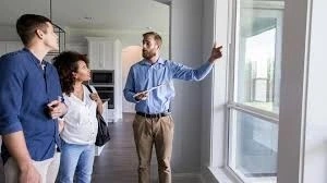 Property buyers consulting real estate agents in Gurgaon
