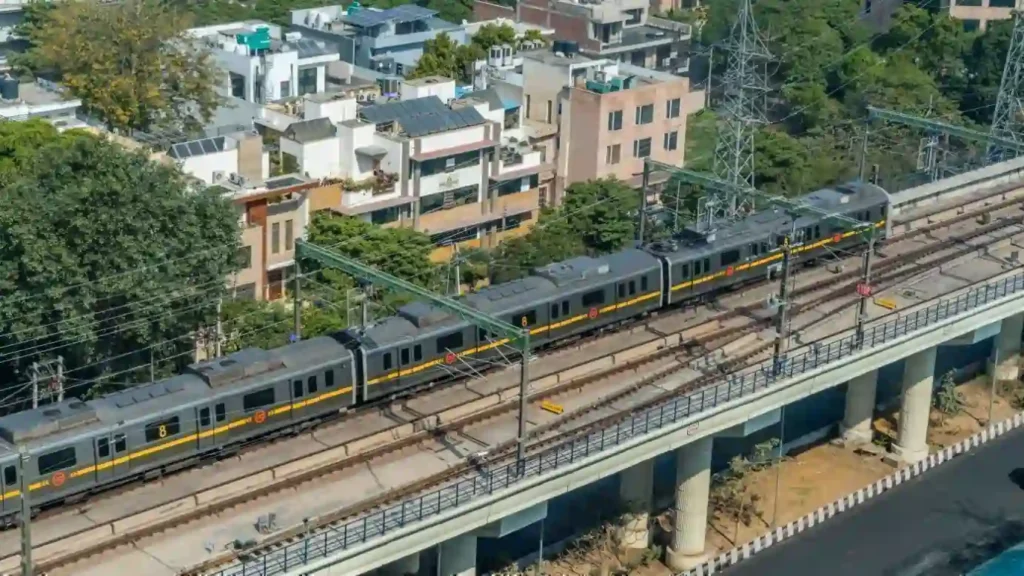 Gurgaon Metro double-decker on SPR Road