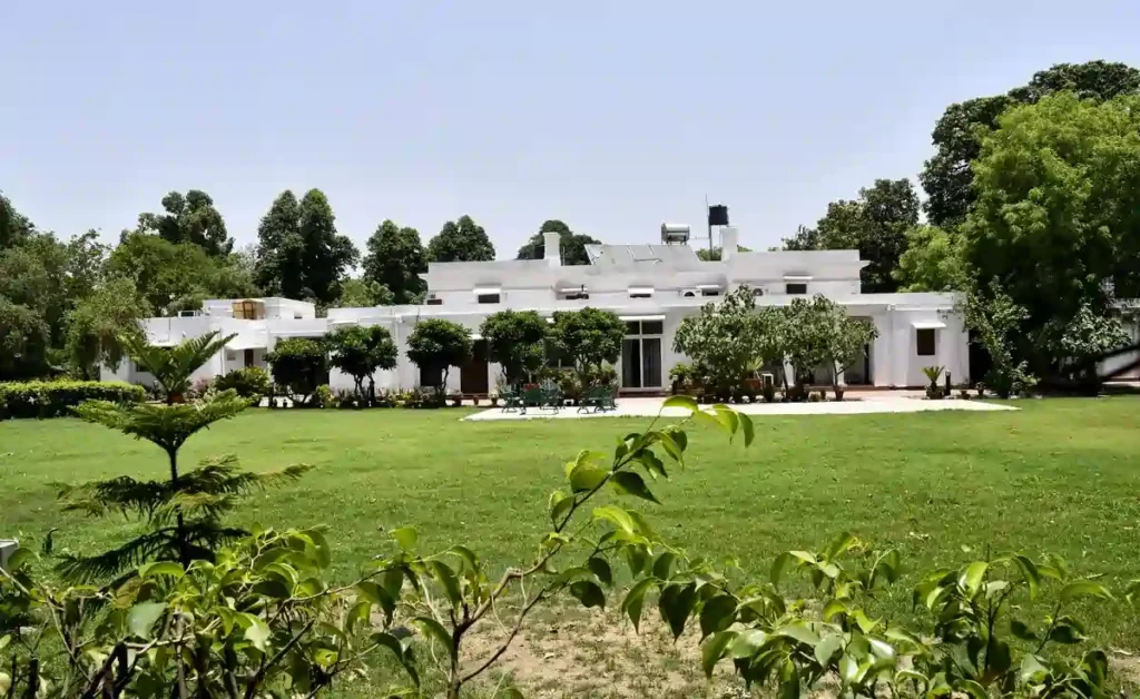 𝗟𝘂𝘁𝘆𝗲𝗻𝘀 𝗕𝘂𝗻𝗴𝗮𝗹𝗼𝘄 𝗭𝗼𝗻𝗲 posh areas in delhi