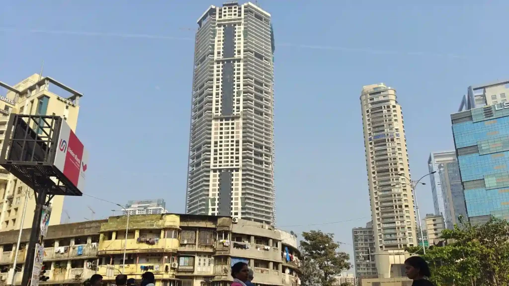 𝗣𝗮𝗹𝗮𝗶𝘀 𝗥𝗼𝘆𝗮𝗹𝗲 tallest building in India 