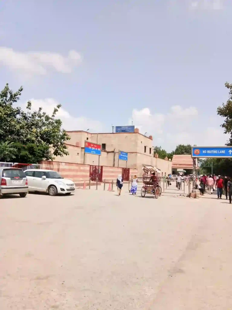 Parking Gurgaon Railway Station